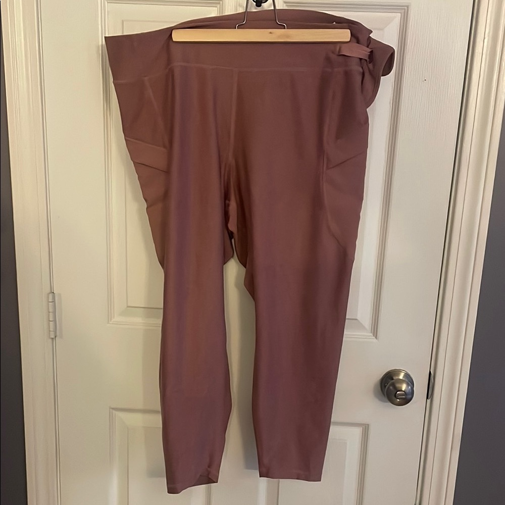 Old Navy Go Dry Mauve Cropped Leggings